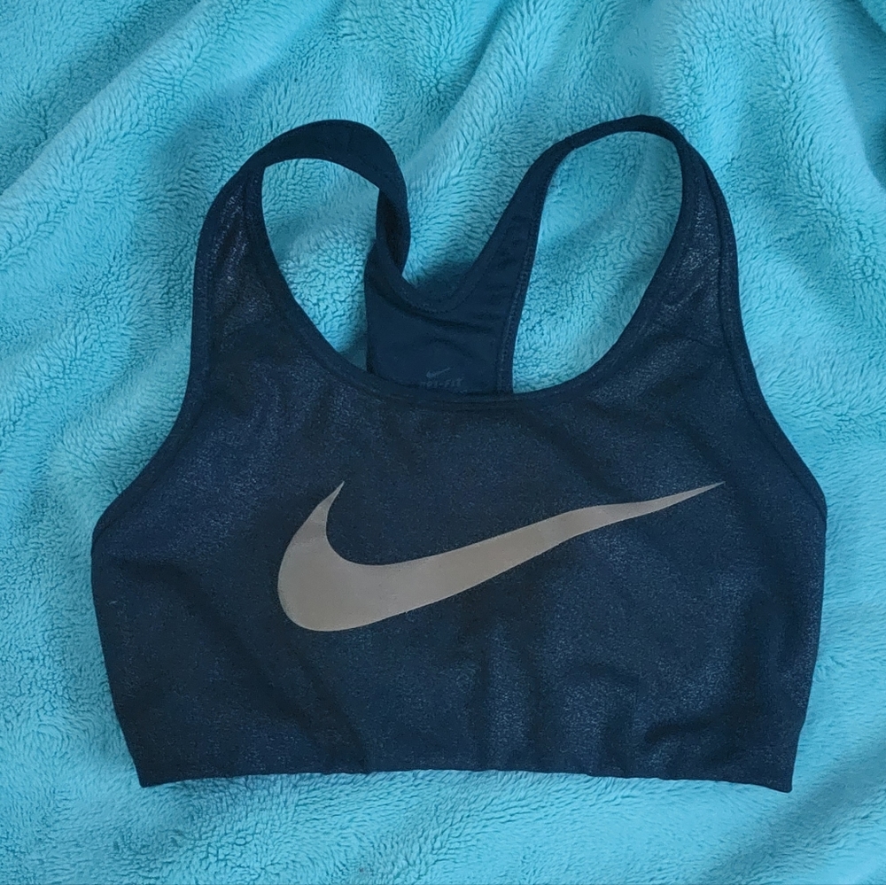 Black nike sports bra